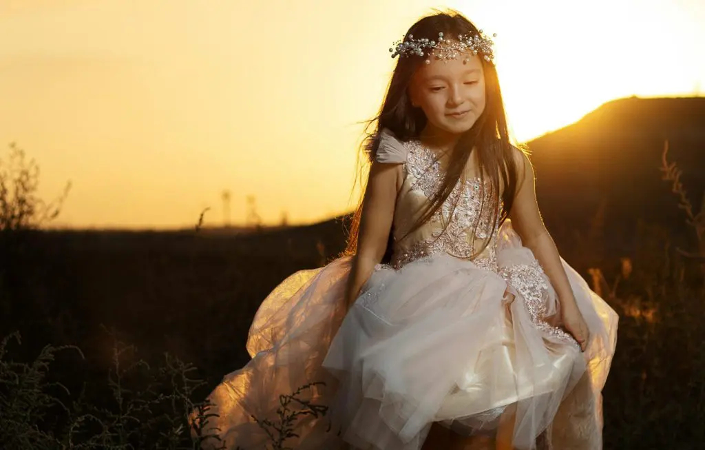 Girl in a queen costume