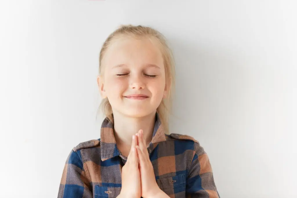 120+ Most Meaningful Girl Names I’d Give My Daughter 5 Little girl praying