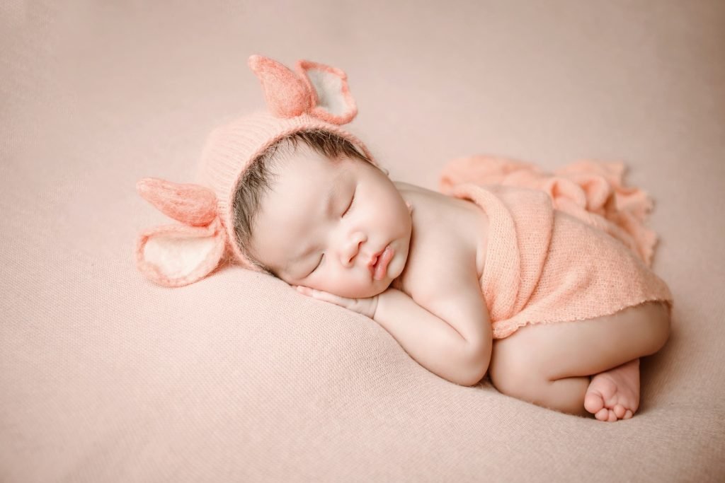 Newborn baby sleeping in soxtume