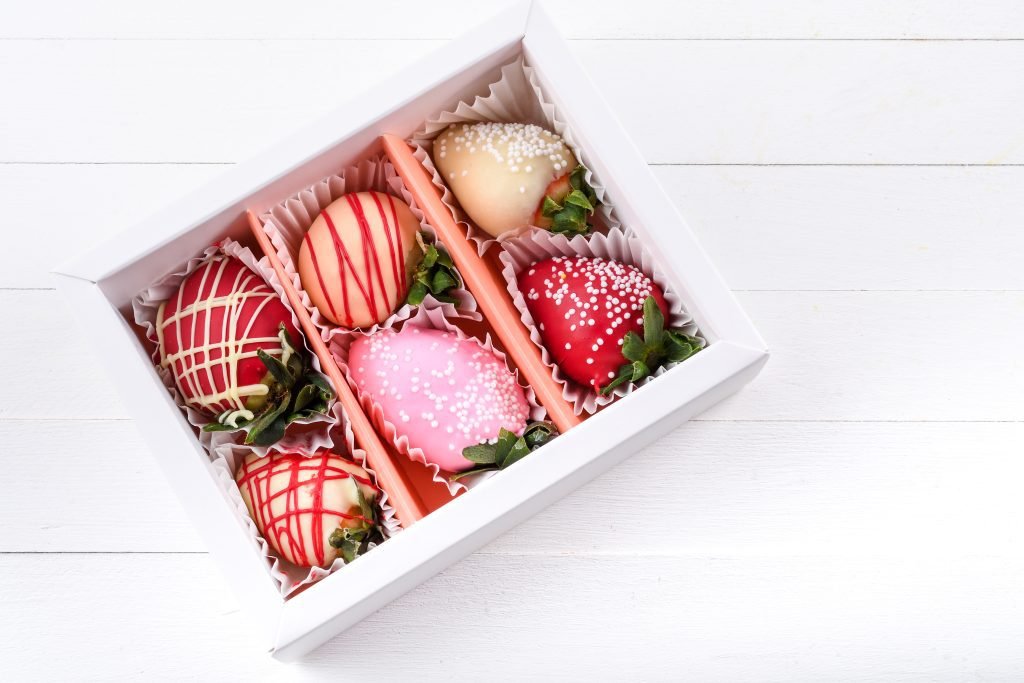 30+ Berry Sweet Baby Shower Ideas That You’re Going to Love 31 Chocolate dipped strawberries dessert