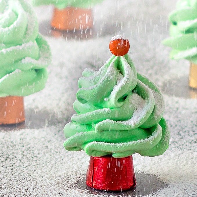 Christmas Tree Meringues